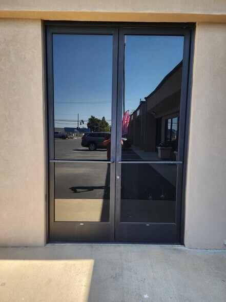 5771-5791 E Shields Ave, Fresno, CA à louer - Photo de l’immeuble – Image 3 sur 13