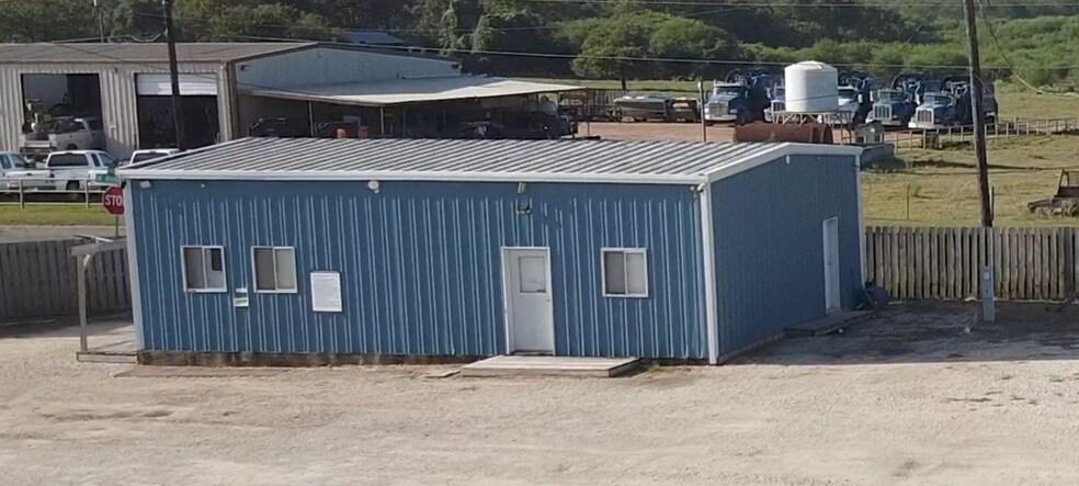 500 Douglas St, Cuero, TX à vendre - Photo de l’immeuble – Image 2 sur 11