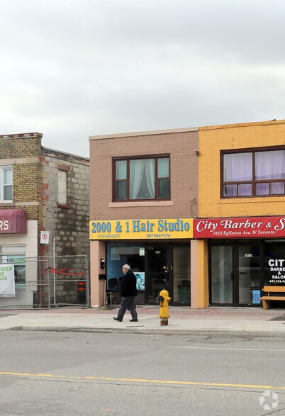 1621 Eglinton Ave, Toronto, ON à louer - Photo de l’immeuble – Image 2 sur 2