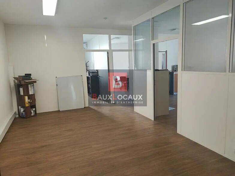 246 Boulevard Ledru Rollin, Salon-de-Provence à louer - Photo de l’immeuble – Image 1 sur 9