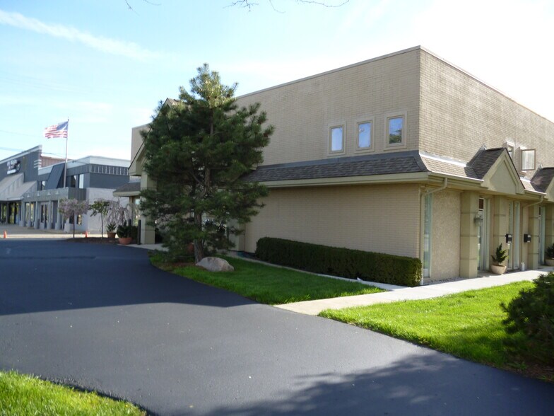 1438 N Crooks Rd, Clawson, MI à louer - Photo de l’immeuble – Image 3 sur 3