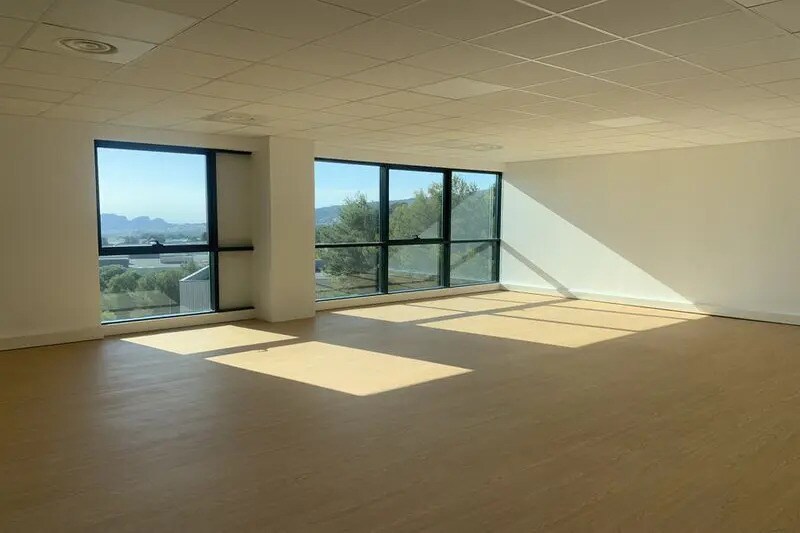 Bureau dans LA CIOTAT à louer - Photo de l’immeuble – Image 2 sur 4