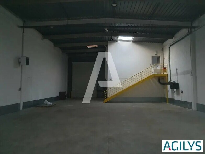 Local d’activités dans Torcy à louer - Photo de l’immeuble – Image 3 sur 4
