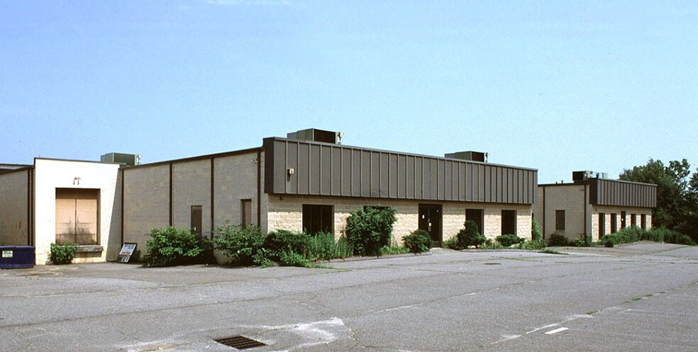 107-109 Research Dr, Milford, CT à louer - Photo principale – Image 1 sur 3