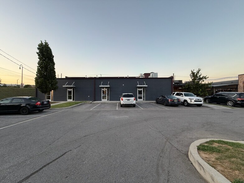 2705-2713 Lebanon Pike, Nashville, TN à louer - Photo de l’immeuble – Image 3 sur 8