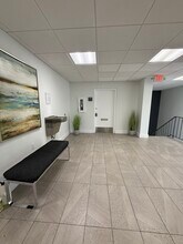 150 NW 70th Ave, Plantation, FL à louer Photo de l’immeuble– Image 1 sur 3