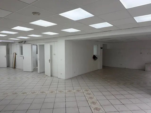 Local commercial dans Paris à louer - Photo intérieure – Image 3 sur 3