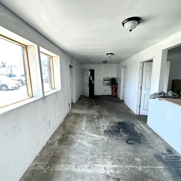 13231 Conant St, Detroit, MI à vendre - Photo intérieure – Image 2 sur 4