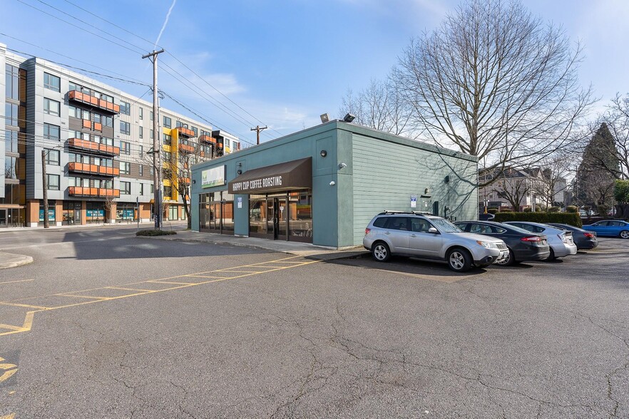 2850-2858 NE Sandy Blvd, Portland, OR à louer - Photo de l’immeuble – Image 3 sur 8