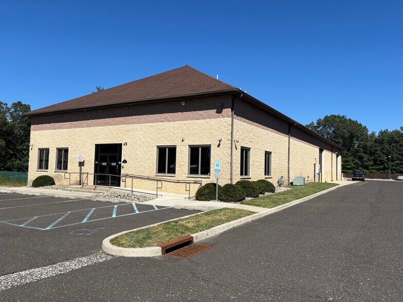 151 N Cooper Rd, West Berlin, NJ à louer - Photo de l’immeuble – Image 1 sur 7