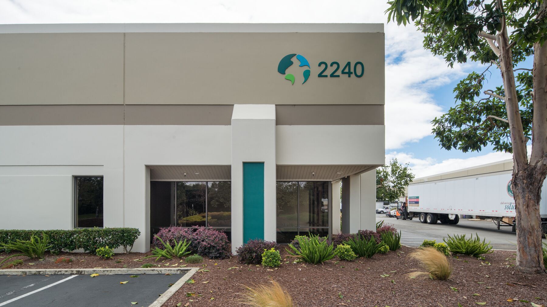 2220-2240 W Winton Ave, Hayward, CA à louer Photo de l’immeuble– Image 1 sur 3