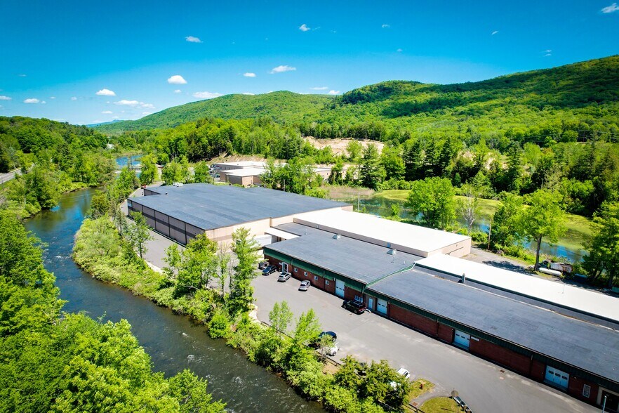 10 Valley Street, Lenox, MA à louer - Photo de l’immeuble – Image 3 sur 7