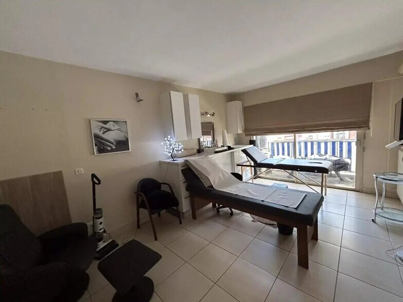 Bureau dans Cagnes-sur-Mer à louer - Photo de l’immeuble – Image 3 sur 7