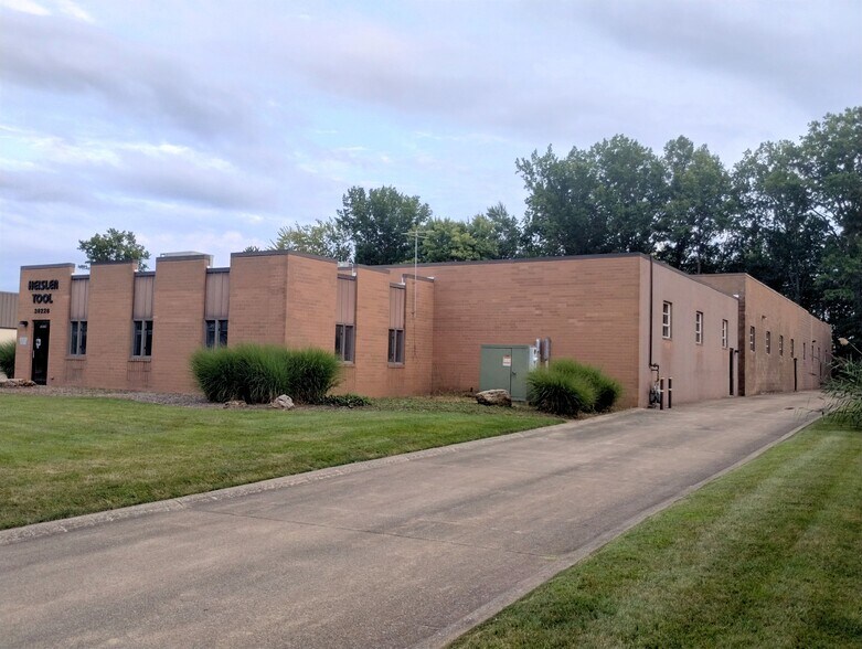 38228 Western Pky, Willoughby, OH à vendre - Photo de l’immeuble – Image 2 sur 13