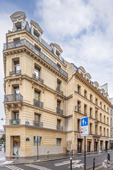 40 Rue Le Peletier, Paris à louer - Photo de l’immeuble – Image 3 sur 3