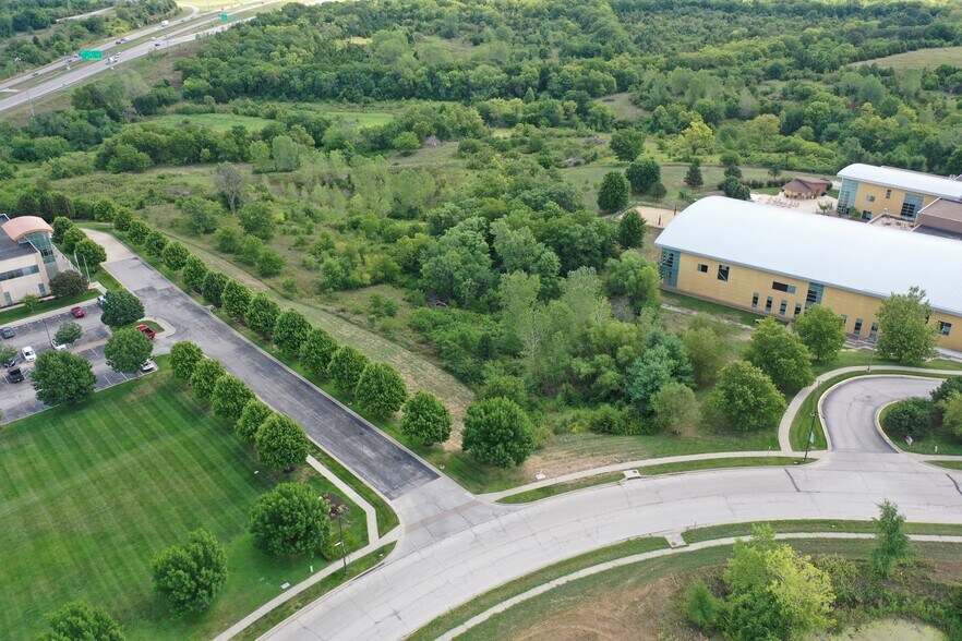 18000 W 105th St, Olathe, KS à vendre - Photo de l’immeuble – Image 2 sur 7