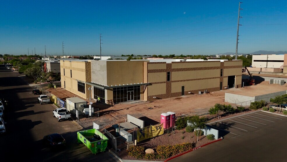 350 S Hamilton Ct, Gilbert, AZ à louer - Photo de l’immeuble – Image 3 sur 10