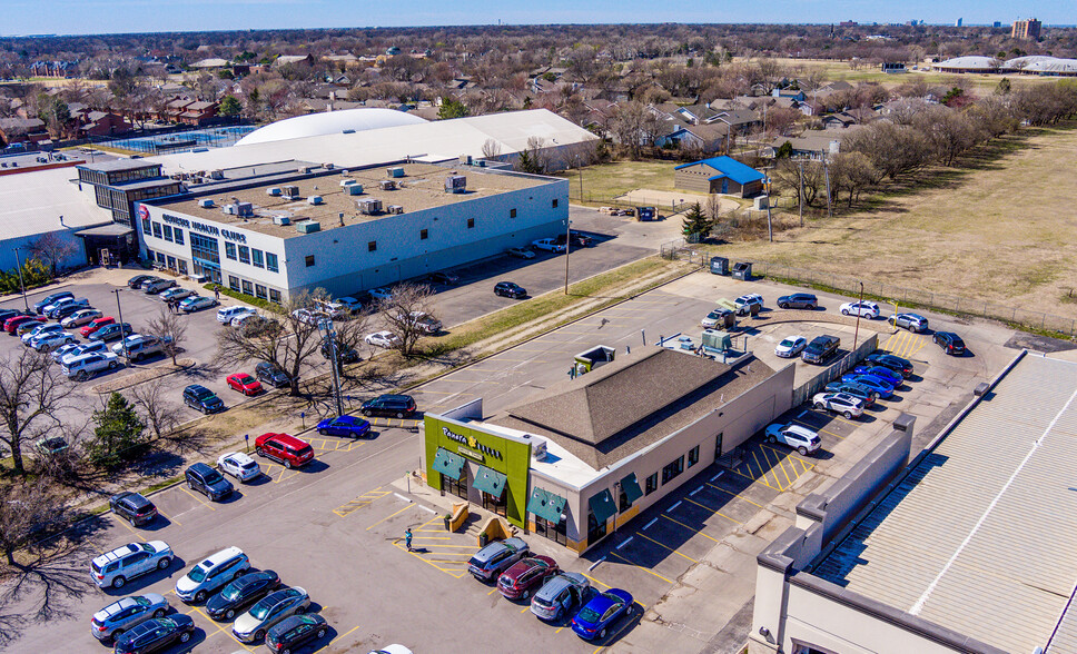 1605 N Rock Rd, Wichita, KS à vendre - Photo de l’immeuble – Image 3 sur 4