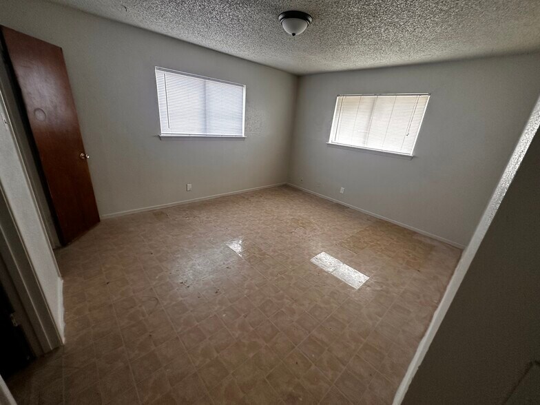 2701 Woodbury St, San Antonio, TX à vendre - Photo de l’immeuble – Image 3 sur 10