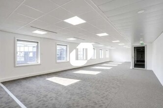 2-4 Place Des Vosges, Courbevoie à louer Photo intérieure– Image 1 sur 3