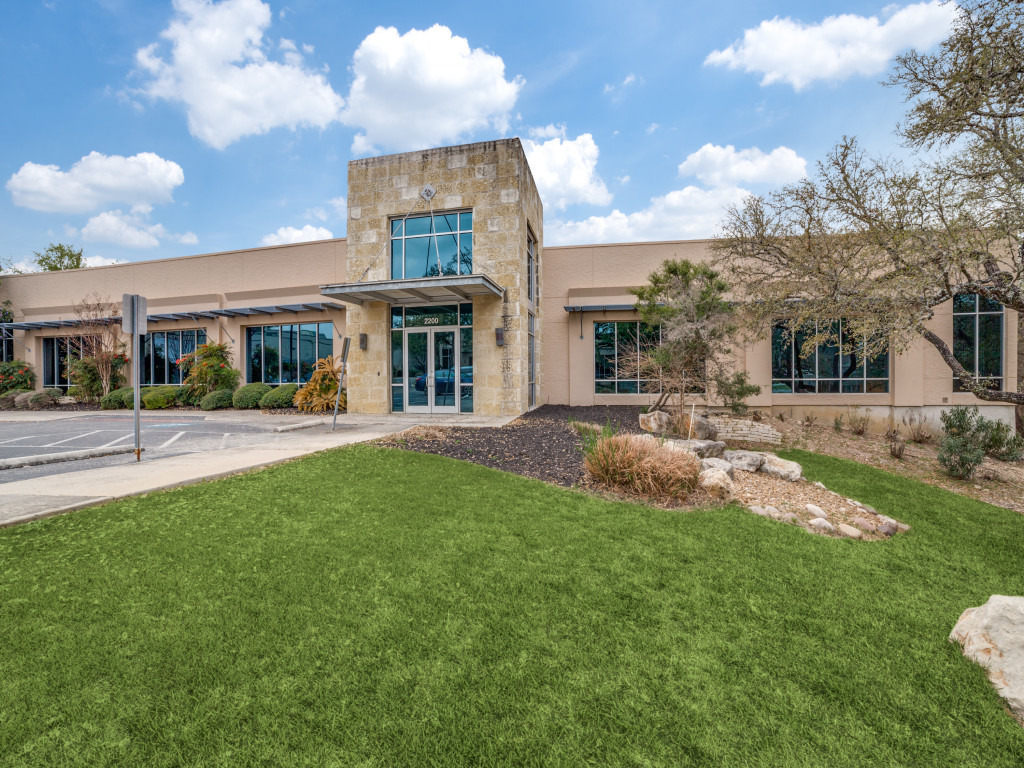 2200-2202 Thousand Oaks Dr, San Antonio, TX à vendre Photo de l’immeuble– Image 1 sur 10