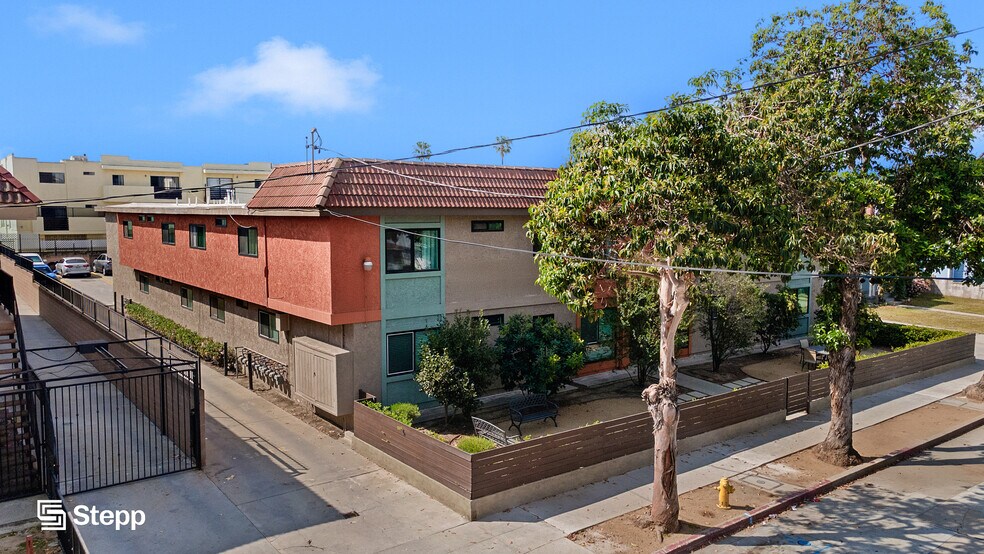 1628 W 218th St, Torrance, CA à vendre - Photo de l’immeuble – Image 2 sur 52