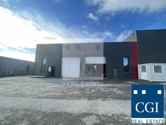 Plus de détails pour Local d’activités à vendre