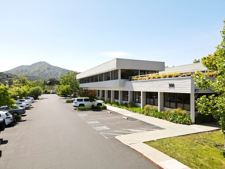 300 Tamal Plz, Corte Madera, CA à vendre - Photo de l’immeuble – Image 1 sur 7