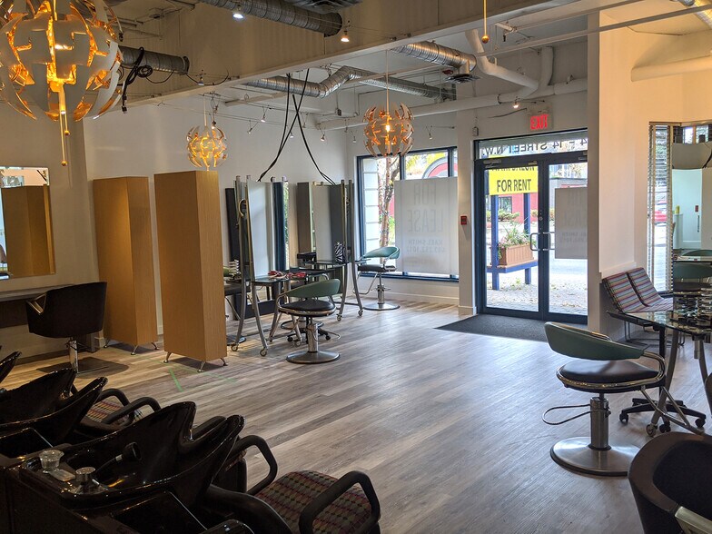 4 14th St NW, Calgary, AB à louer - Photo intérieure – Image 2 sur 7