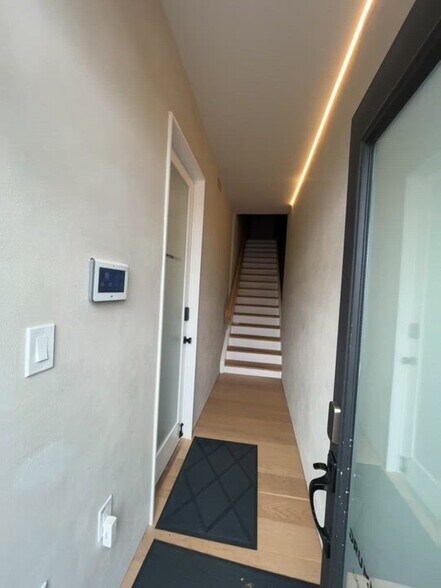 709 D St SE, Washington, DC à louer - Vidéo sur l’annonce professionnelle – Image 2 sur 54