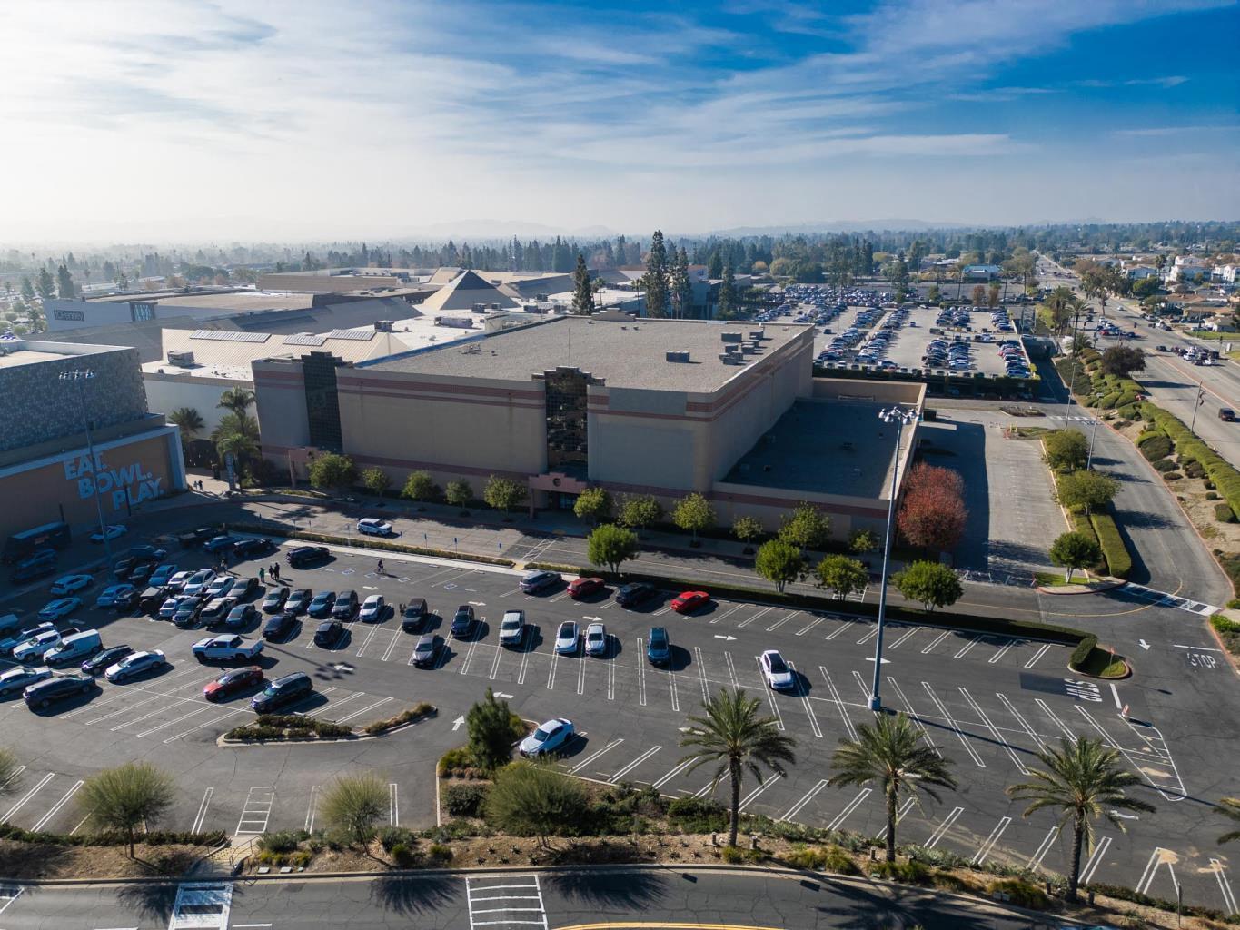 5060 Montclair Plaza Ln, Montclair, CA à louer Photo principale– Image 1 sur 67