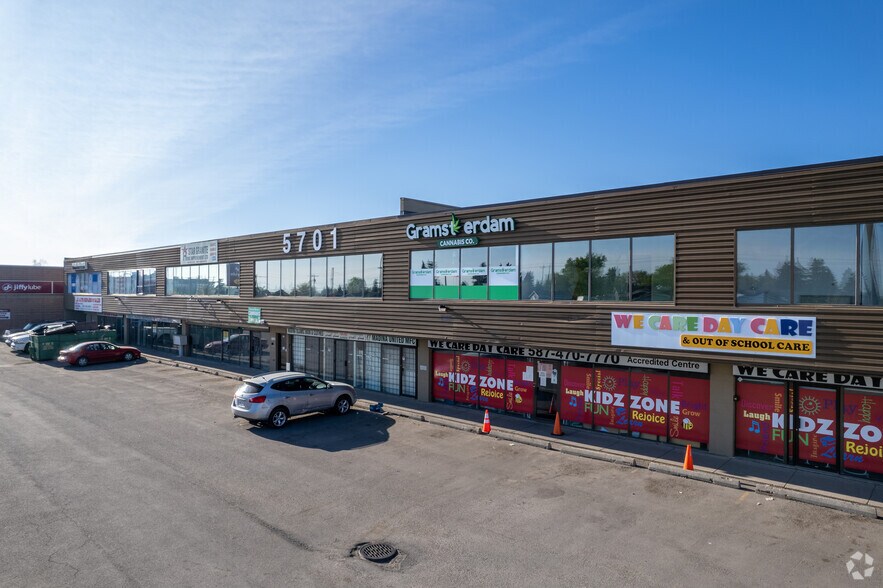 5701 17th Ave SE, Calgary, AB à louer - Photo de l’immeuble – Image 2 sur 7