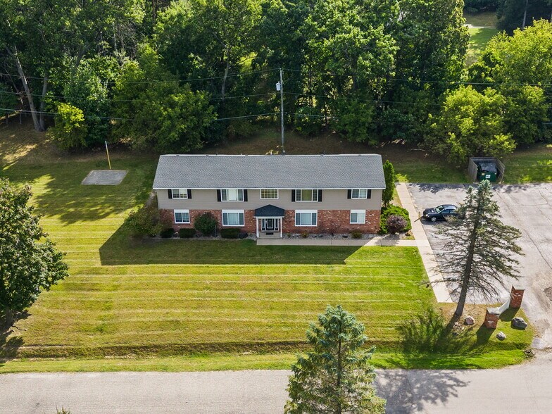 72-96 Village Ct, Ortonville, MI à vendre - Photo de l’immeuble – Image 2 sur 18