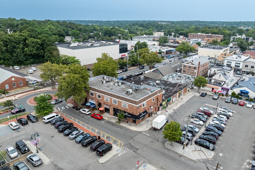 50 Gerard St, Huntington, NY à vendre - Aérien – Image 3 sur 5