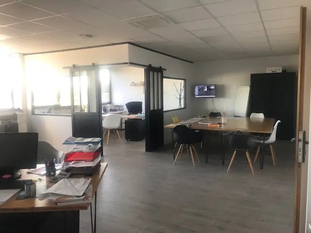 Local d’activités dans Salon-de-Provence à louer - Photo de l’immeuble – Image 3 sur 15