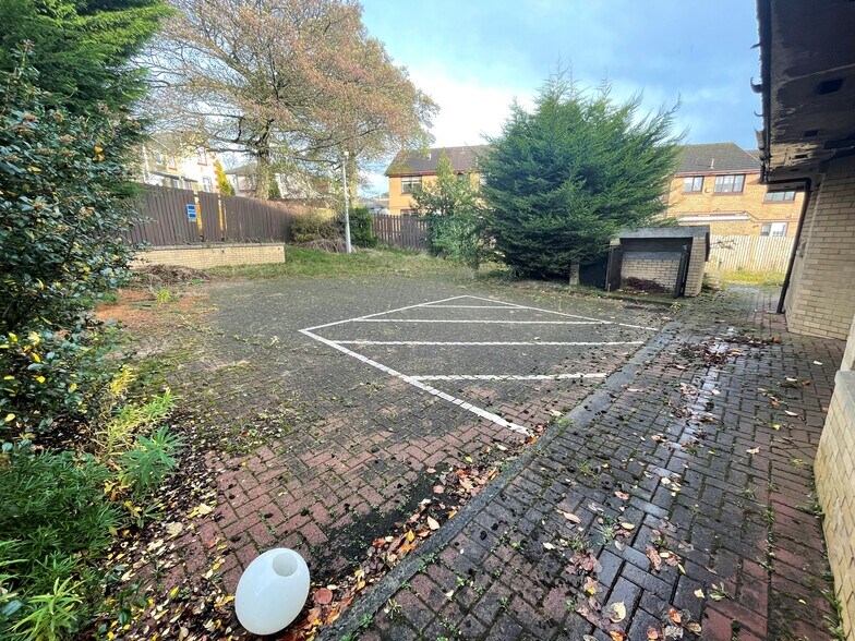 Colston Rd, Airdrie à vendre - Photo de l’immeuble – Image 2 sur 24