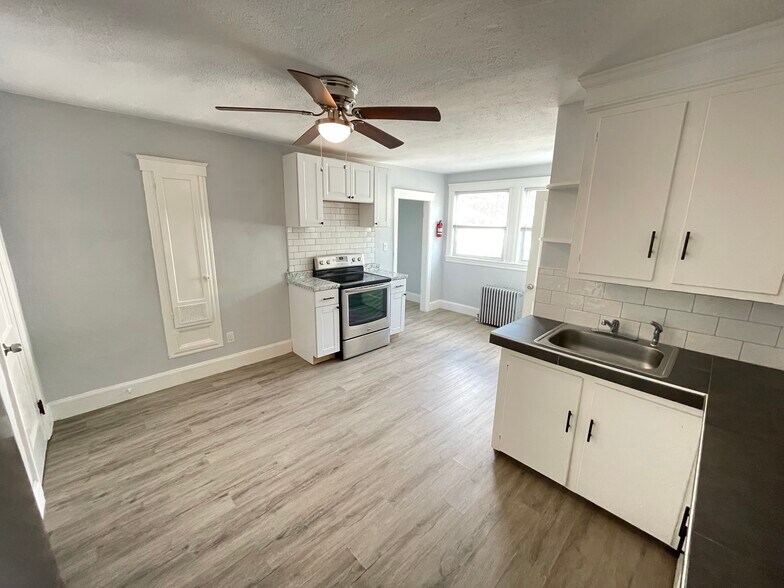 18 Units in 3 Buildings at 7.88 CAP portefeuille de 3 biens à vendre sur LoopNet.fr - Photo de l’immeuble – Image 2 sur 2