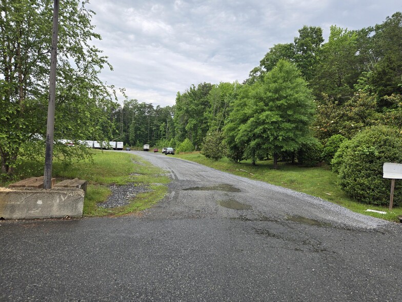 8110 River Stone Dr, Fredericksburg, VA à louer - Photo de l’immeuble – Image 3 sur 19