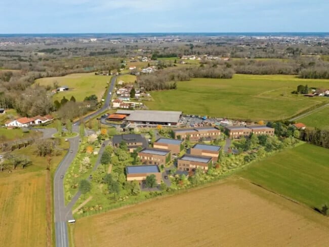 Plus de détails pour Local d’activités à vendre