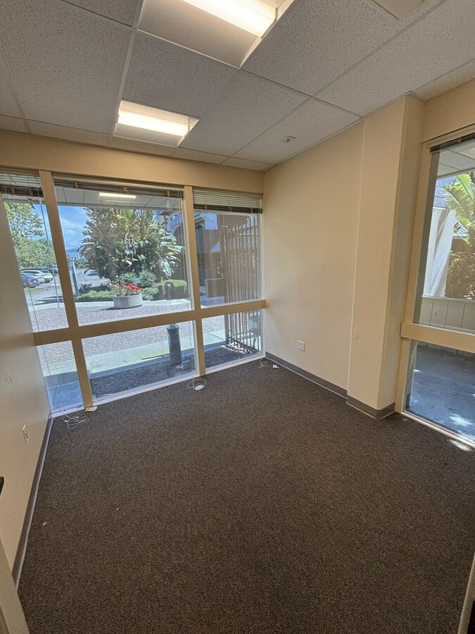11 Embarcadero West, Oakland, CA 94607 - Lot 125 - - Photo intérieure - Image 1 of 5