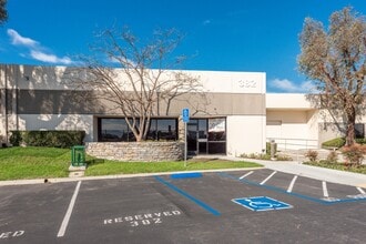 380-384 Clinton St, Costa Mesa, CA à louer Photo intérieure– Image 2 sur 22