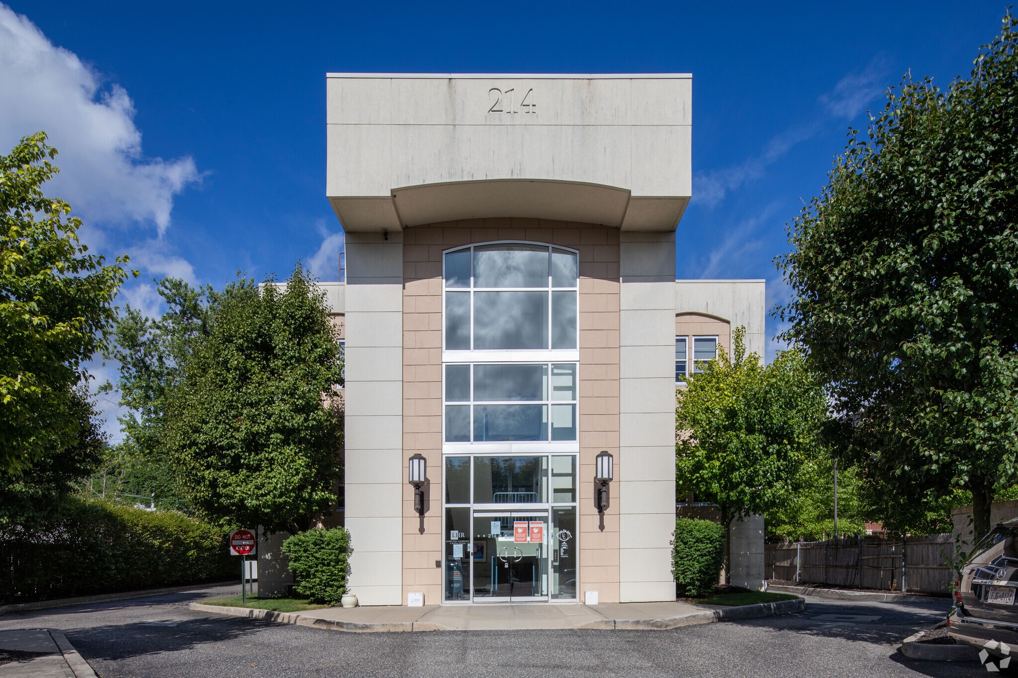 214 Wall St, Huntington, NY à louer Photo principale– Image 1 sur 13