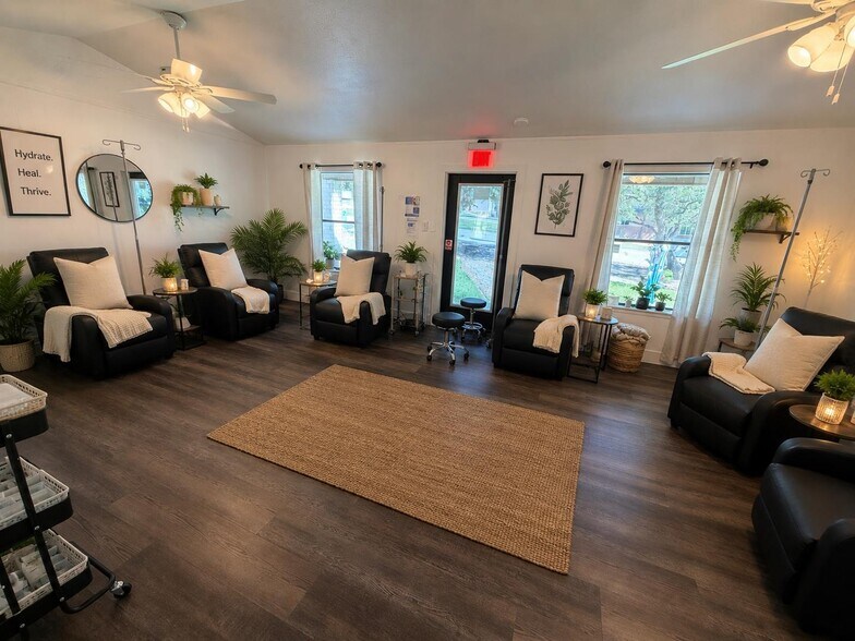 20308 Dawn Dr, Lago Vista, TX à vendre - Photo intérieure – Image 3 sur 12
