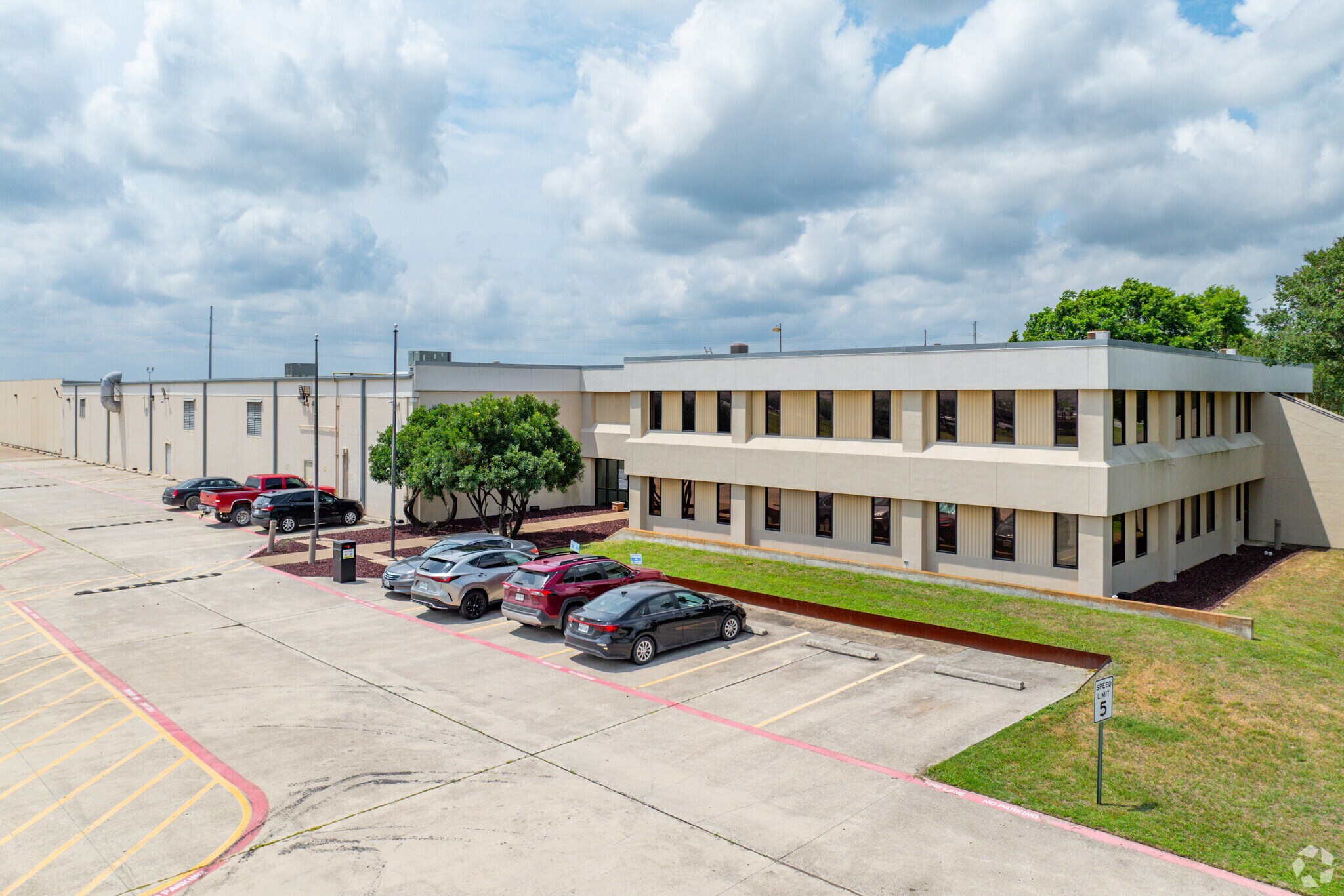 1300 Blackjack St, Lockhart, TX à vendre Photo principale– Image 1 sur 17