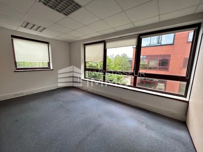 Bureau dans Champs-sur-Marne à louer - Photo de l’immeuble – Image 3 sur 7