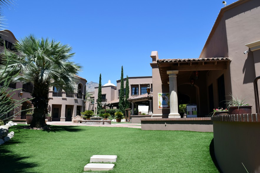 2840-2890 E Skyline Dr, Tucson, AZ à louer - Photo de l’immeuble – Image 2 sur 9