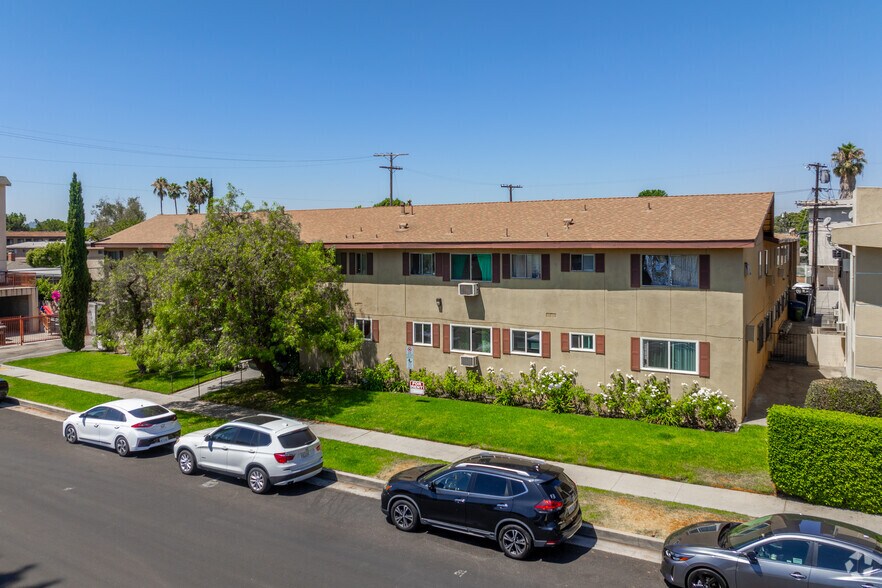 6635 Wilkinson Ave, North Hollywood, CA à vendre - Photo de l’immeuble – Image 2 sur 28