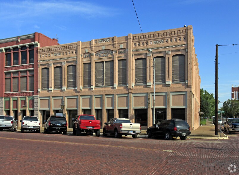 301-305 W Woodard St, Denison, TX à louer - Photo principale – Image 1 sur 2