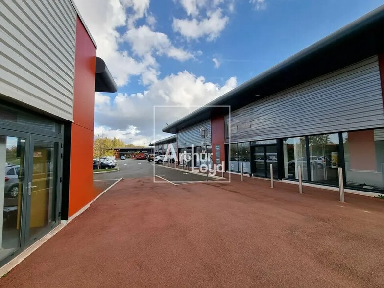 Local commercial dans Pringy à louer - Photo de l’immeuble – Image 3 sur 4