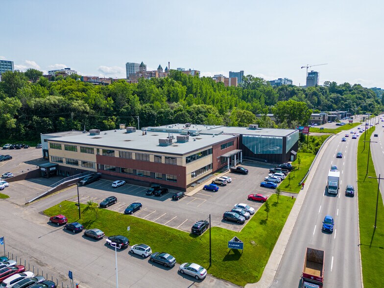 875 Boul Charest O, Québec, QC à louer - Photo de l’immeuble – Image 2 sur 17